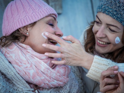 Jaki krem ochroni cerę przed mrozem? Zobacz, czym smarować twarz, gdy panują ujemne temperatury