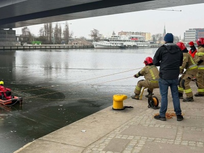 Makabryczne odkrycie w Odrze, w Szczecinie. Znaleźli pod lodem ludzkie zwłoki