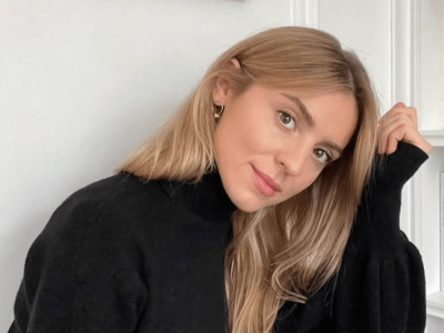 „Cinematic Hood” to najmodniejsze nakrycie głowy na zimę 2026. Kasia Tusk wygląda w nim jak z francuskiego filmu