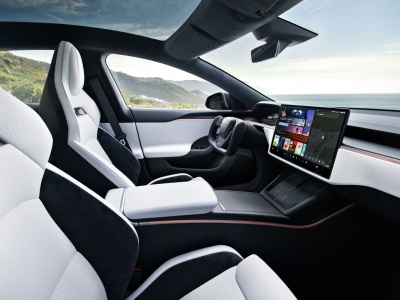 Walentynkowy „prezent” od Muska. Tesla zabija darmowego Autopilota, asystent pasa ruchu tylko w abonamencie