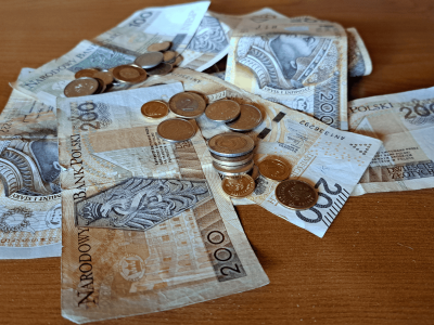 ZUS wypłaci ponad 500 zł miesięcznie. Wielu seniorów nie ma pojęcia o tym świadczeniu