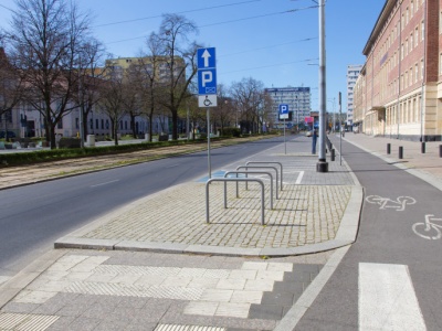 W wielu miastach są całe hektary pustych przestrzeni. Aż proszą się, by je spróbować dogęścić