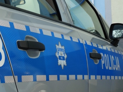 Kobieta reanimowana po napaści w domu. Policjanci walczyli o jej życie