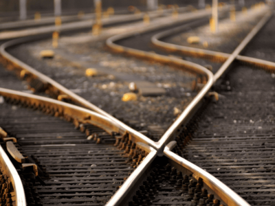 Sennik Tory Kolejowe: Interpretacja Snów i Znaczenie Symboliki