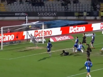 70. minuta, Porto przegrywało 1:2. Wtedy na ratunek wchodzi Pietuszewski