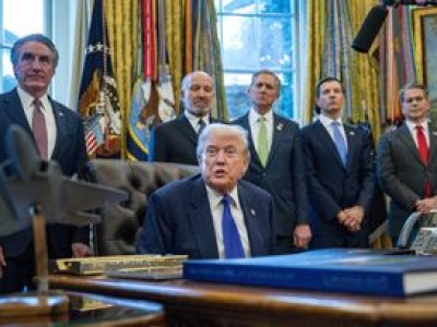 Działo się w nocy. Trump uspokaja sojuszników