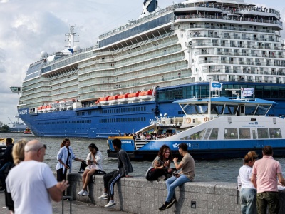 Amsterdam tnie ruch turystyczny. Teraz wyrzuca z portu statki wycieczkowe