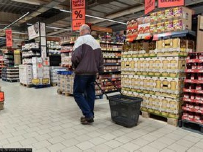 Podstawowe produkty w sklepach drożeją. Oto lider podwyżek