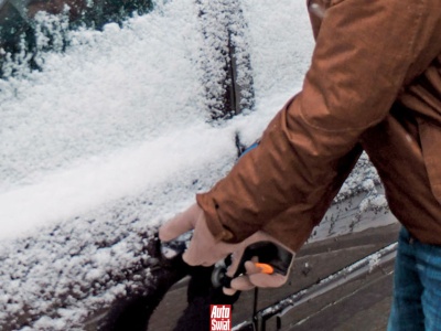 Pięć sprawdzonych trików dla kierowców na zimowe poranki