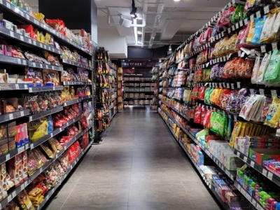 Kawa i słodycze na czele podwyżek. Dlaczego te produkty drożały najmocniej?