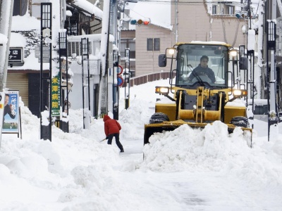 Gwałtowny atak zimy w Japonii. Nie żyje co najmniej 30 osób