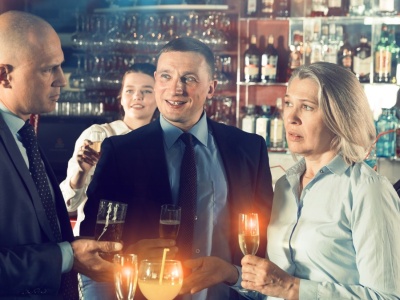 Przesadził z alkoholem na imprezie firmowej. To, co powiedział do szefa, wszystkich zamurowało