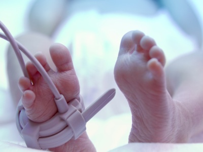 Matka katowała niemowlę. Rzeczniczka praw dziecka nie zgadza się z wyrokiem. 