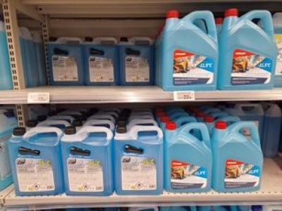 Zimowy zimowemu nierówny. Uważaj kupując płyn do spryskiwaczy