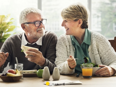 Brak mięsa w diecie zmniejsza szansę dożycia setki. Jest jeden haczyk