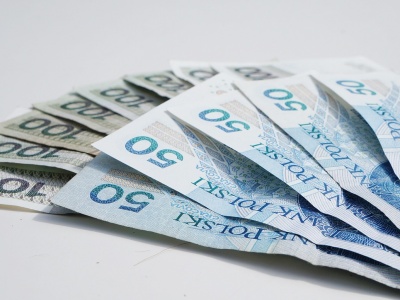 Gotówka dla rolników płynie szybciej niż planowano! ARiMR przelała już ponad 15 mld zł