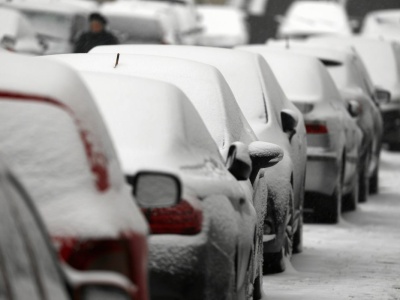 Te zimowe błędy szybko odbijają się na aucie. Kierowcy robią je bez zastanowienia, później płacą