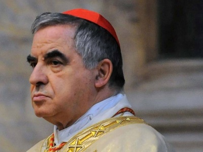 Skompromitowany kard. Becciu uniknie więzienia? W Watykanie rusza ponowny proces ws. głośnej afery