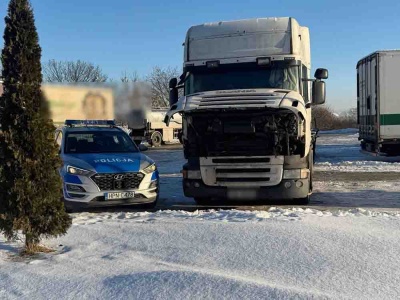 Mieszkaniec Wielkopolski spał w oblodzonej zepsutej ciężarówce. Ogrzewał się w sklepie, trafił do szpitala