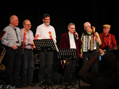 Bal karnawałowy 60+ w Stacji Kultura z zespołem 60 Plus