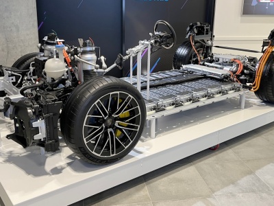 Porsche znowu zmienia zdanie. To koniec elektrycznego Caymana?