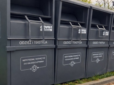 Szare kontenery na ulicach. Przełom w zbieraniu tekstyliów