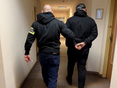 Dopuścił się przestępstwa seksualnego na 21-latce, miał nielegalne papierosy oraz narkotyki