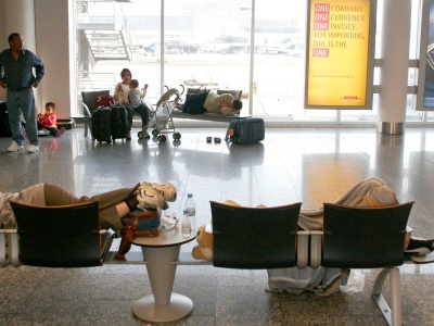 Chaos na lotnisku we Frankfurcie.  Zimowe warunki dają się we znaki Niemcom