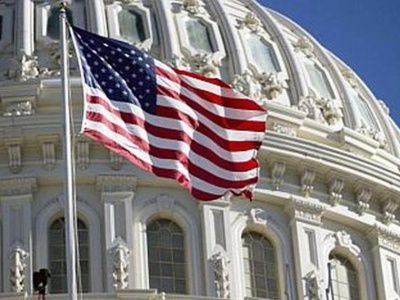 Kongres USA przyjął pakiet budżetowy, zapewniając koniec częściowego 