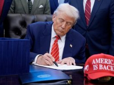 4,5 metra i szczere złoto. Gigantyczny pomnik Trumpa na Florydzie