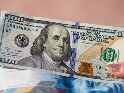 Trump zadowolony ze słabego dolara. Szwajcarzy zaniepokojeni potęgą franka