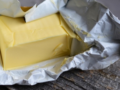 Masło „jak za darmo”. W Lidlu i Biedronce kostka poniżej 3 zł