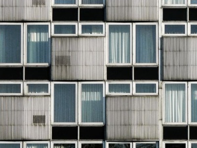 Krakowskie hotele PRL. Hotelówka, kontrwywiad i życie pod obserwacją w pokojach, korytarzach i barach miasta