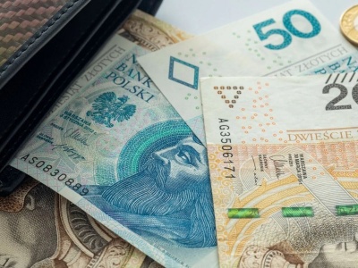 Zakaz płacenia gotówką. UE wskazało termin i ostatecznie wprowadza zmiany