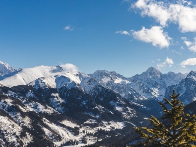 Najlepszy szlak na zimowy spacer dla seniorów. Widokowy, bez stromych podejść