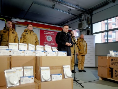 Tlenek węgla zabija dziesiątki osób. Strażacy bezpłatnie zamontują 140 tysięcy czujek u osób najbardziej potrzebujących