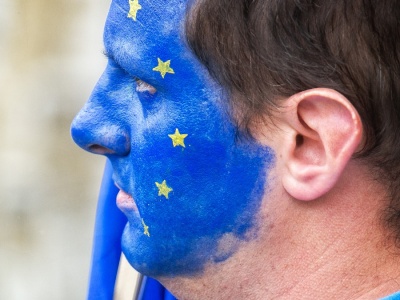 Będą kary za znieważenie flagi UE? Partia Tuska przygotowuje ustawę