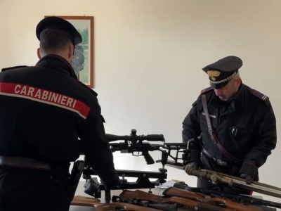 Strzelał z okna, miał w domu arsenał. Polak zatrzymany we Włoszech