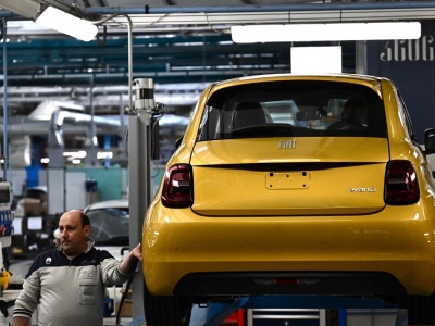 Globalny producent aut w poważnych tarapatach. Kurs akcji runął