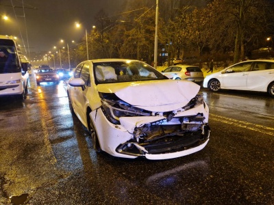 Pędziła po pijanemu przez miasto. Staranowała jadące przed nią auto