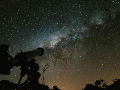 Gwiazda zniknęła i rozbłysła znowu. Co się działo przez 9 miesięcy?