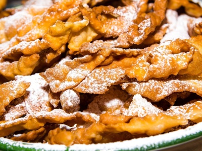 Faworki będą mięciutkie jak chmurka. Dodaj to do oleju podczas smażenia. Szybko zobaczysz różnicę