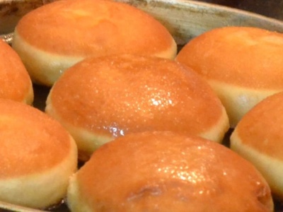 Najlepsze pączki na tłusty czwartek – lekkie jak puch, z konfiturą wiśniową