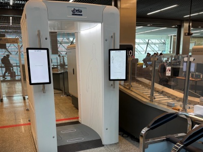 Kraków Airport testuje body scannery. „Chcemy przyspieszyć kontrolę i podnieść komfort podróży”