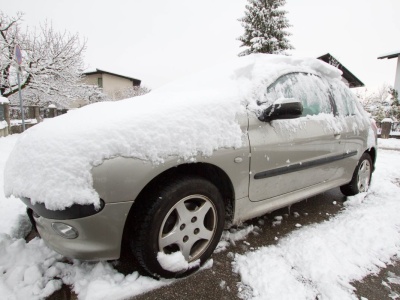Uczyli nas tak ojcowie i dziadkowie. Ten zimowy nawyk niszczy silnik w nowoczesnym aucie