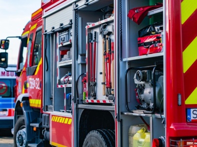 Straż pożarna w akcji: błoto na ulicy i alarm czujnika tlenku węgla w Raciborzu