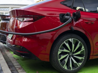 Polacy nie chcą kupować używanych aut elektrycznych. Wskazali dwa powody