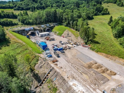 Największa inwestycja w historii PKP z problemami. Wykluczona z przetargu polska spółka idzie do sądu