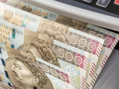 4 milionów Polaków otrzyma premię od rządu. Sprawdź, czy tobie też się należy