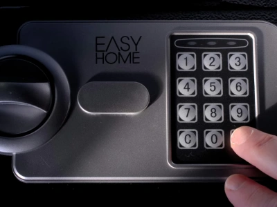 Jak zabezpieczyć gotówkę i dokumenty w małej firmie?